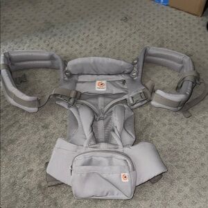- Ergobaby 360 Mesh